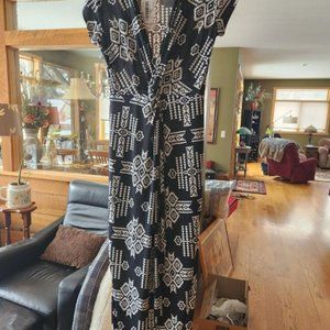 geometric black/white dress
